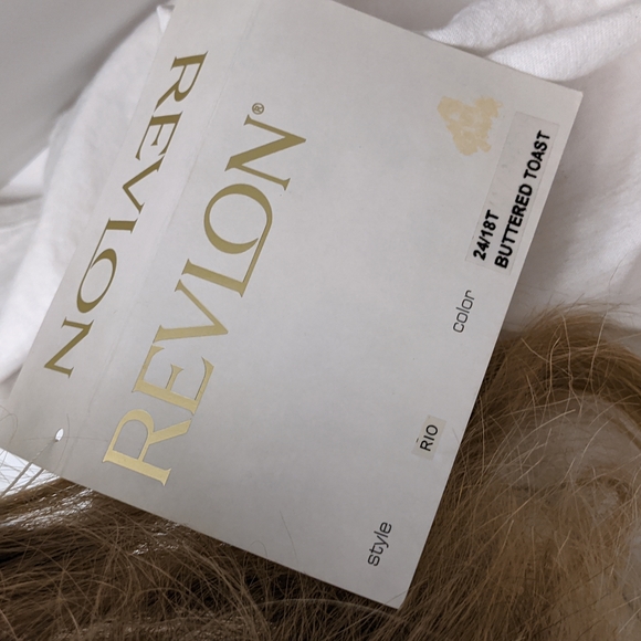 Revlon Wig - Rio - Picture 4 of 5